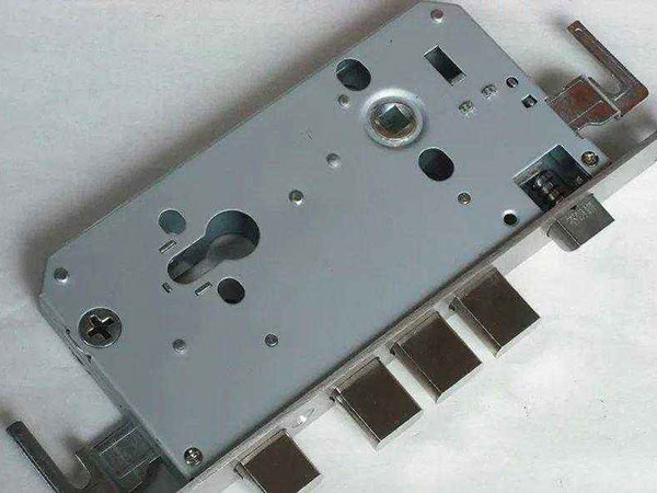 青山湖24小时上门开锁公司